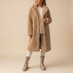 Load image into Gallery viewer, Vinterkappa Dam Fluffig Lång | Kalla Dagar Vardag
