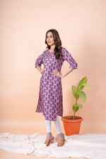 Load image into Gallery viewer, Lata Wine Pink Block Print Kurti
