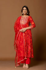 Load image into Gallery viewer, Red bandhani kurta set with embroidery work
