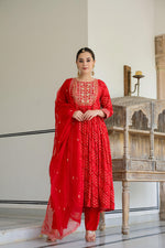 Load image into Gallery viewer, Red bandhani kurta set with embroidery work
