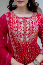 Load image into Gallery viewer, Pink bandhani kurta set with embroidery work
