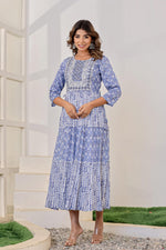 Load image into Gallery viewer, Blue cotton printed middie with embroidery work
