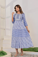 Load image into Gallery viewer, Blue cotton printed middie with embroidery work
