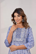 Load image into Gallery viewer, Blue cotton printed middie with embroidery work
