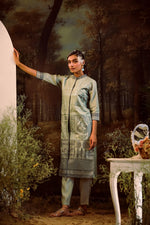 Load image into Gallery viewer, Green chanderi kurta set with embroidery work
