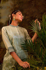 Load image into Gallery viewer, Green chanderi kurta set with embroidery work
