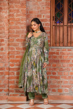 Load image into Gallery viewer, Green emerald elegance kurta set
