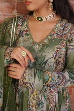 Load image into Gallery viewer, Green emerald elegance kurta set

