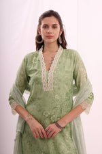 Load image into Gallery viewer, Green pure cotton shifley kurta set with dupatta
