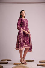 Load image into Gallery viewer, Purple rayon kurta set with dupatta
