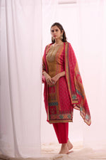 Load image into Gallery viewer, Pink pure muslin stone work kurta set with  digital print dupatta
