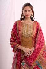 Load image into Gallery viewer, Pink pure muslin stone work kurta set with  digital print dupatta
