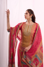 Load image into Gallery viewer, Pink pure muslin stone work kurta set with  digital print dupatta
