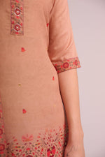 Load image into Gallery viewer, Peach pure muslin kurta set with dupatta
