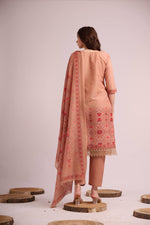 Load image into Gallery viewer, Peach pure muslin kurta set with dupatta
