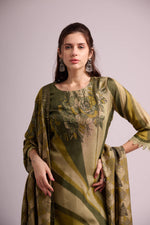 Load image into Gallery viewer, Jungle green pure muslin digital print kurta set with dupatta
