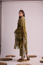 Load image into Gallery viewer, Jungle green pure muslin digital print kurta set with dupatta
