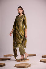 Load image into Gallery viewer, Jungle green pure muslin digital print kurta set with dupatta
