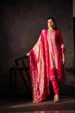 Load image into Gallery viewer, Pink pure muslin digital print kurta set with dupatta
